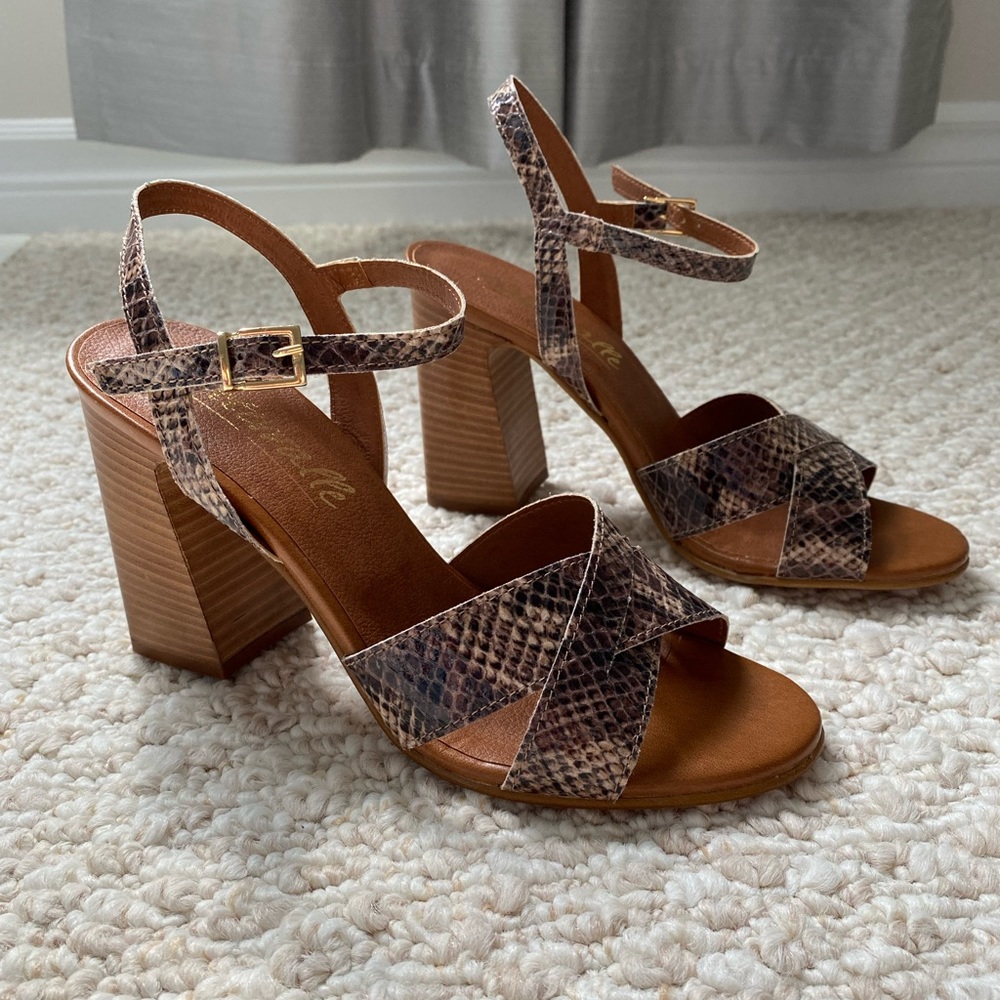 BNWT L’INTERVALLE snake skin leather sandals